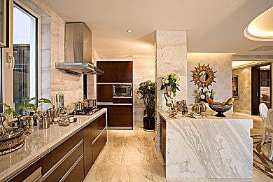 指向点击类互动小说游戏《僵尸末日启示录：开端》现已开启限时免费活动